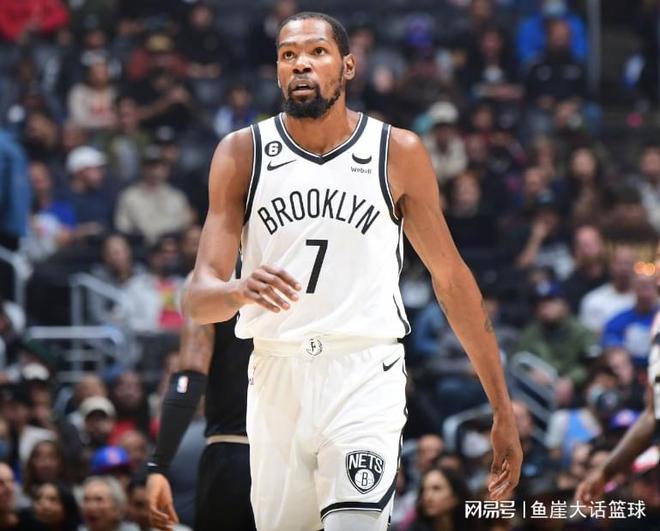 包含杜兰特回归赛场，精彩发挥首场状态亮眼，篮网观众沸腾！的词条