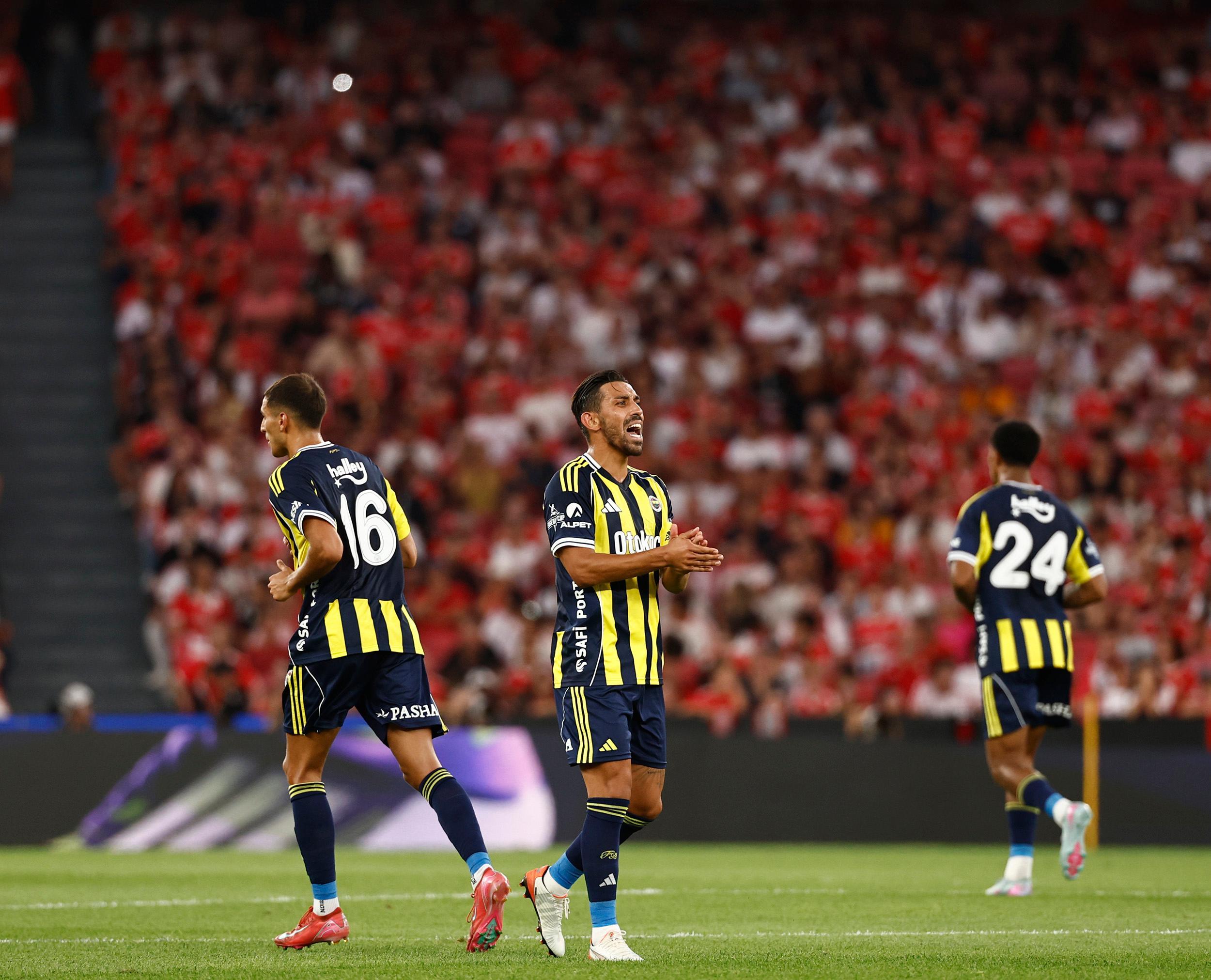 关于里尔迎欧超杯关键赛，集结日内部沟通，球迷炸锅，阵容厚度经受考验的信息