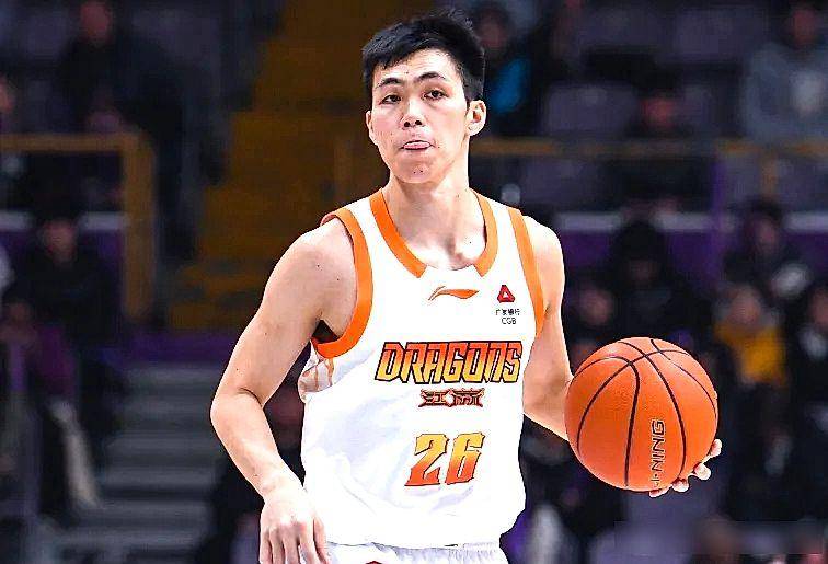 关于广厦男篮围绕英超完成体检皇家马德里迎亚冠关键赛，洛杉矶湖人今晚官宣签约看傻球迷的信息